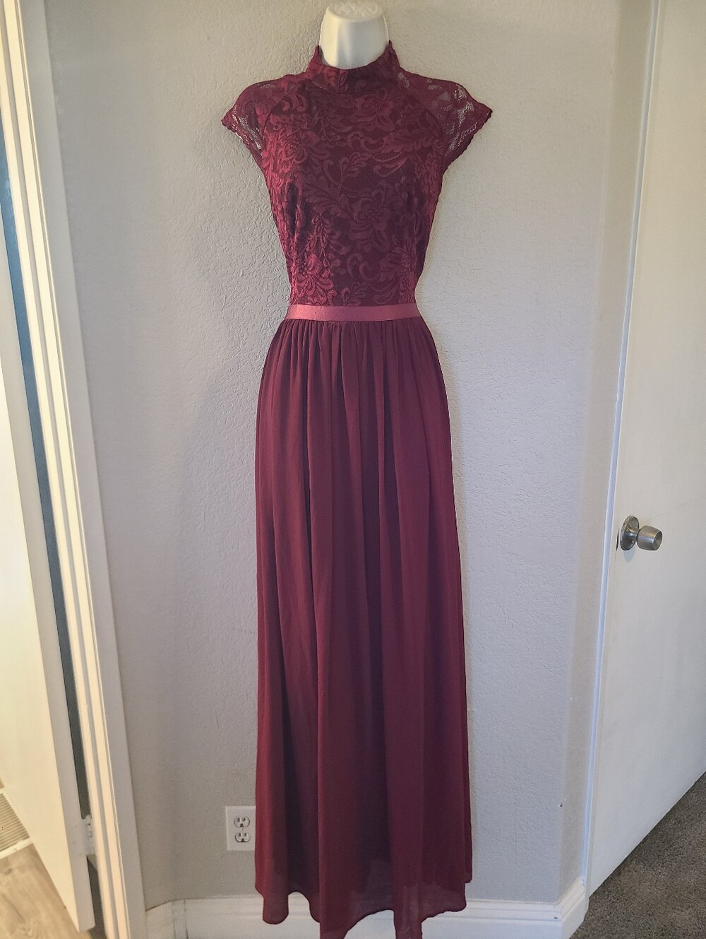 Miusol Lace Bodice Evening Gown Mock Nwck Burgundy Maxi Dress Chiffon Cap Sleeve